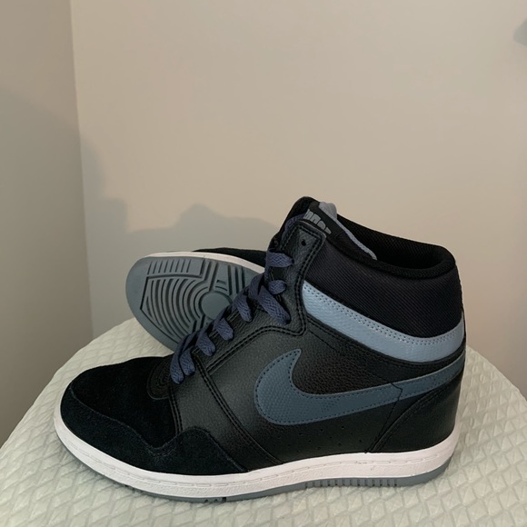 nike wedge tennis shoes
